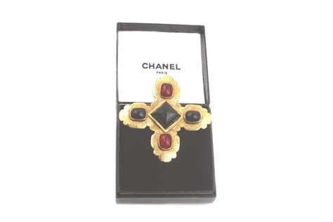 Vintage Chanel Gripoix Glass Maltese Cross Brooch